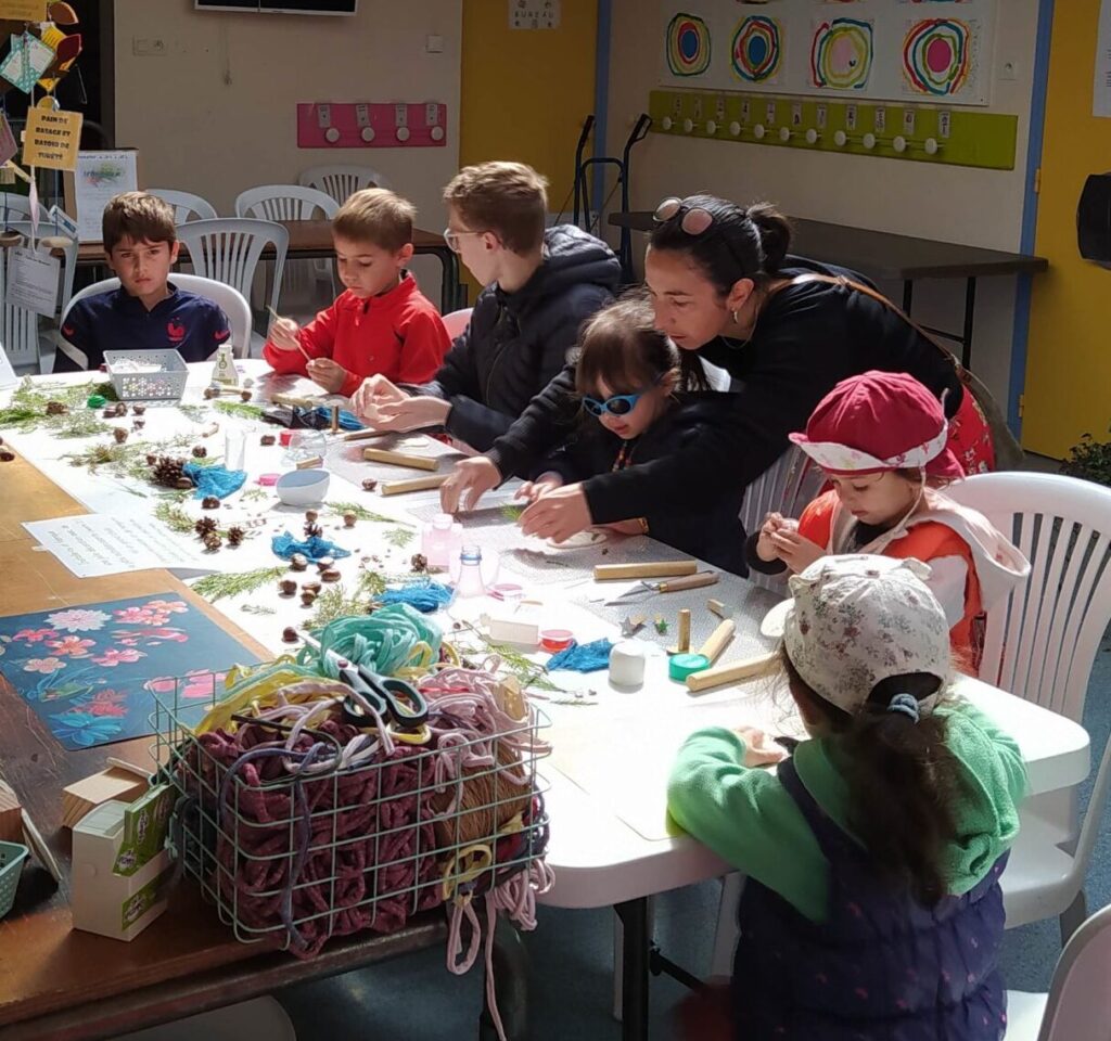 Atelier de création en pâte autodurcissante avec les enfants