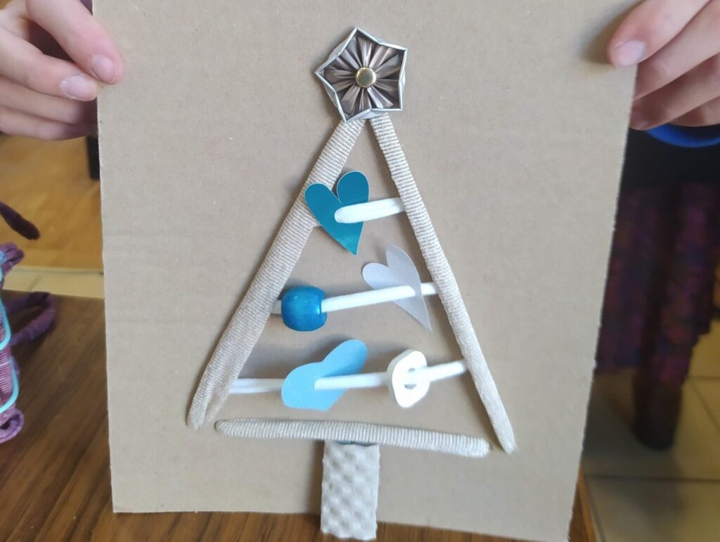 Carte de noël sapin en fils trapilho