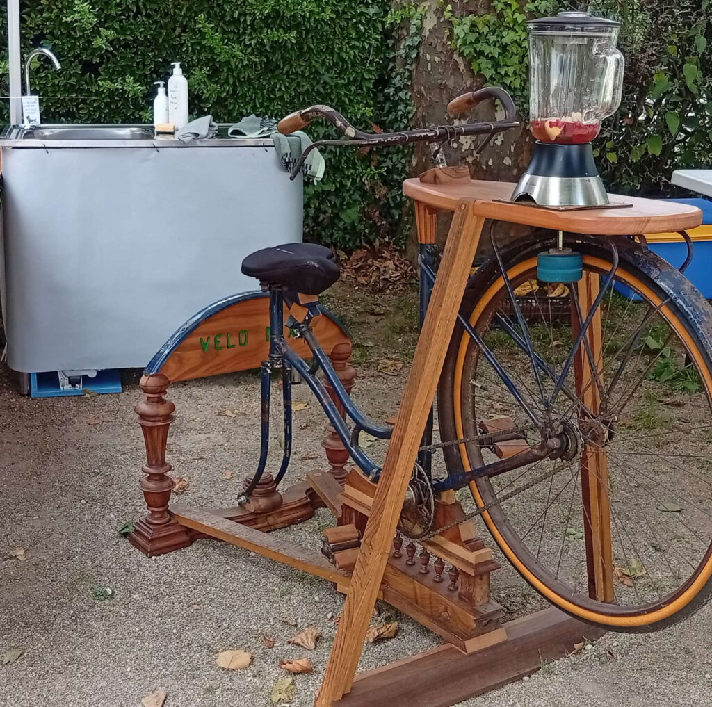 Photo du vélo mixeur et de l'évier nomade