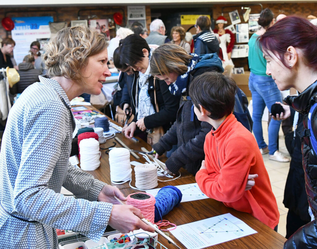 Stand de sensibilisation à l'impact des textiles