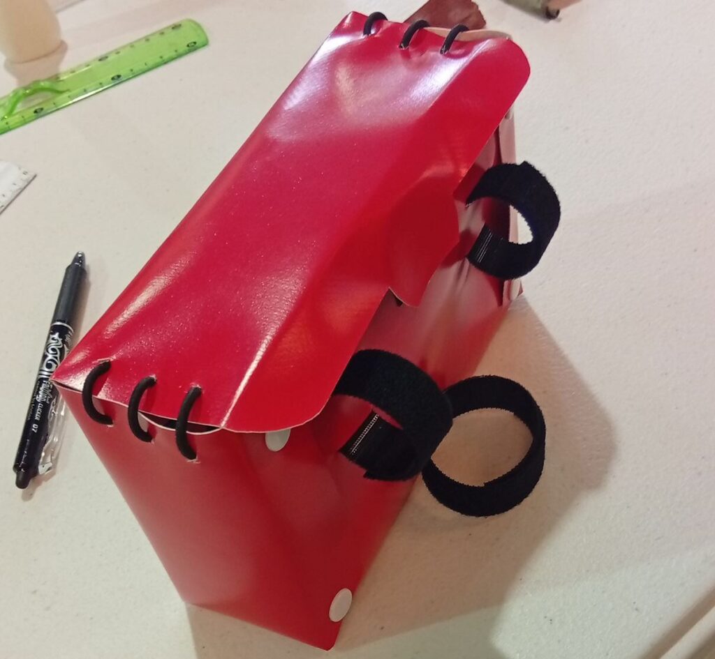 Photo d'une création d'une pochette guidon vélo